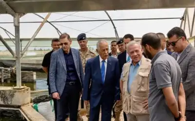 الملك يزور مشروع استزراع سمكي في