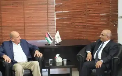 رئيس مجلس إدارة الفوسفات يزور نقابة