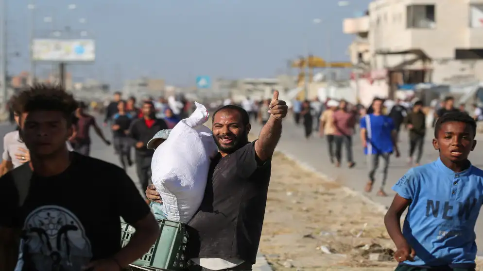 تبادل الاتهامات حول توزيع المساعدات في