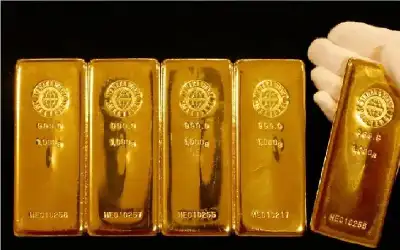 الذهب يسجل أدنى مستوى بعد قرار