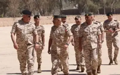 الحنيطي يزور المنطقة العسكرية الشرقية
