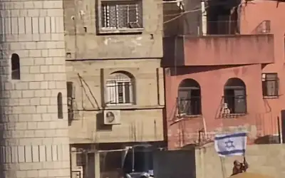 قوات الاحتلال ترفع علم إسرائيل على