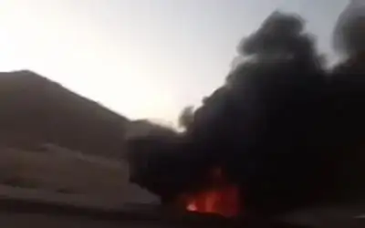 انفجار إطار يحرق شاحنة في العقبة