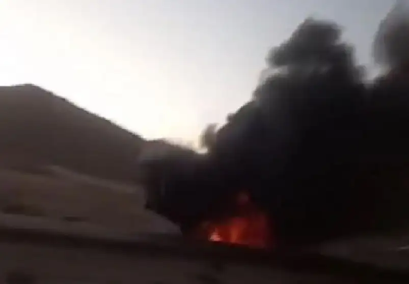 انفجار إطار يحرق شاحنة في العقبة