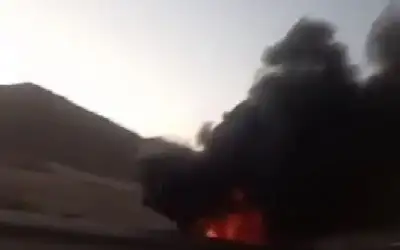 انفجار إطار يحرق شاحنة في العقبة