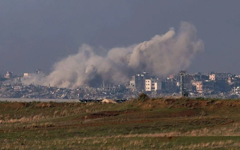 غارات إسرائيلية عنيفة على مناطق عدة