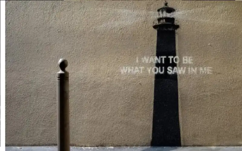 بانكسي يثير الجدل برسالة غامضة ومنارة