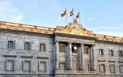 بلدية برشلونة تعلن قطع العلاقات المؤسساتية