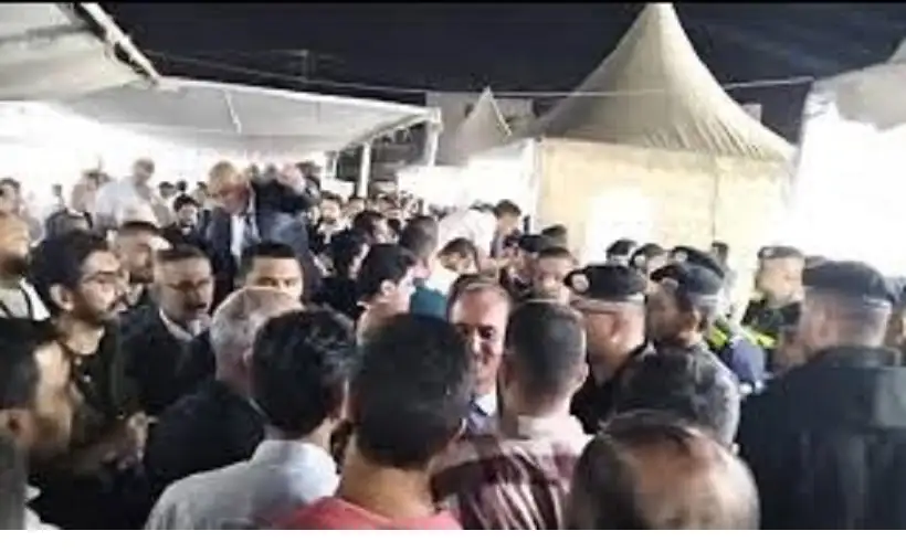 مشاجرات واتهامات بالتزوير واوراق اقتراع طائرة