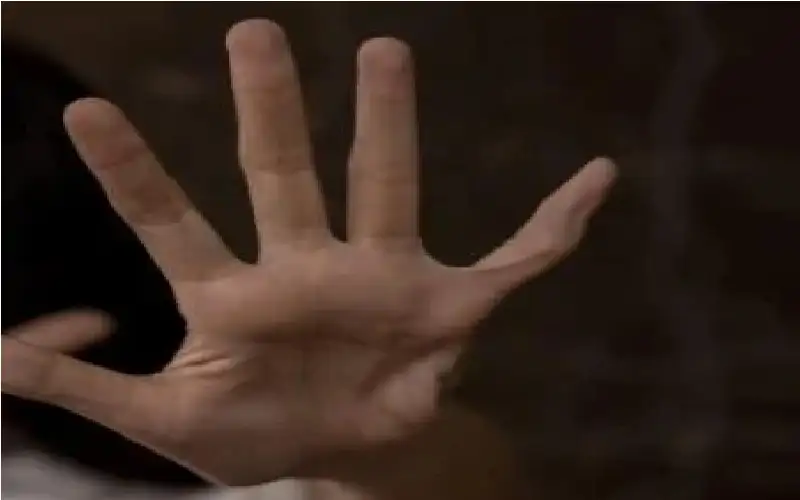 مصر.. أم تضرب ابنتها الحامل حتى