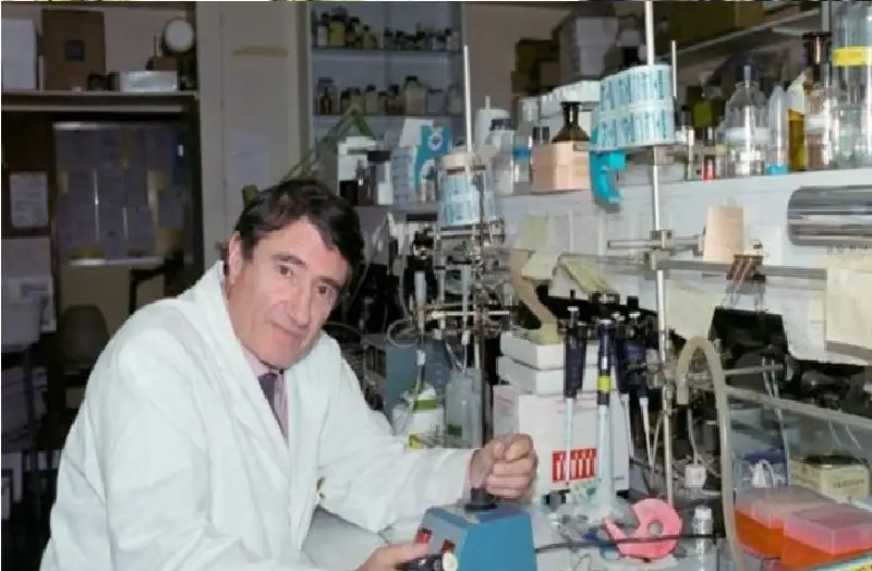 وفاة مخترع حبوب الإجهاض إيتيان إميل