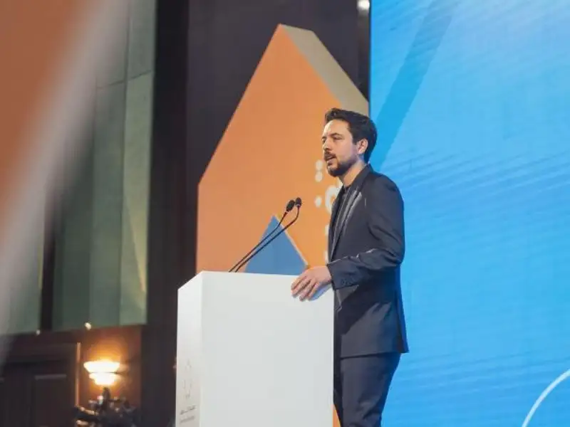 ولي العهد عن تواصل: منصة تجمع