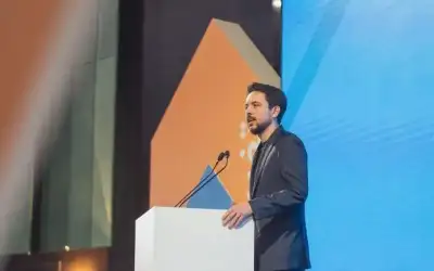 ولي العهد عن تواصل: منصة تجمع