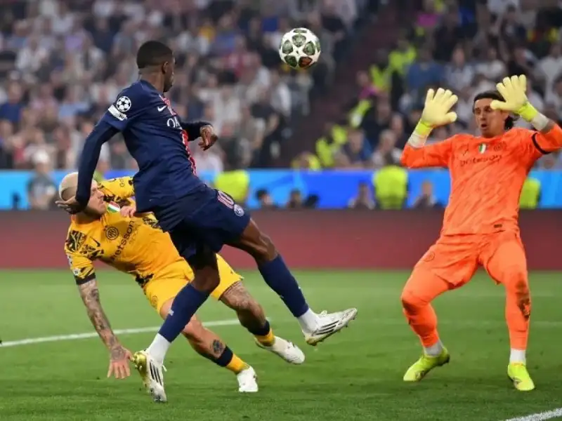 بخماسية نظيفة .. باريس يتوج بلقب