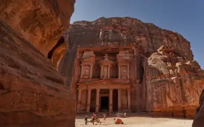 طقس معتدل ولطيف الحرارة في أغلب
