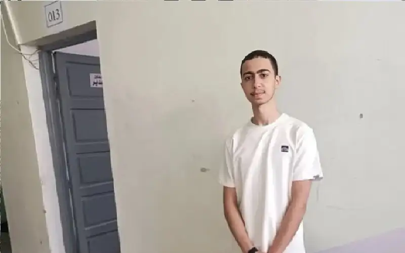 مشهد لا ينسى.. طالب سوري يحضر