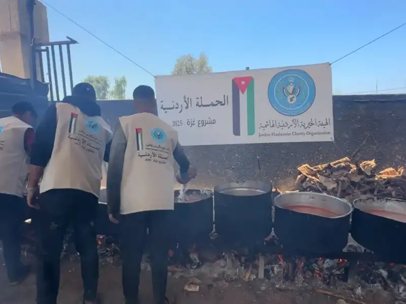 الحملة الأردنية والخيرية الهاشمية توزعان وجبات