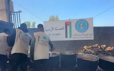 الحملة الأردنية والخيرية الهاشمية توزعان وجبات