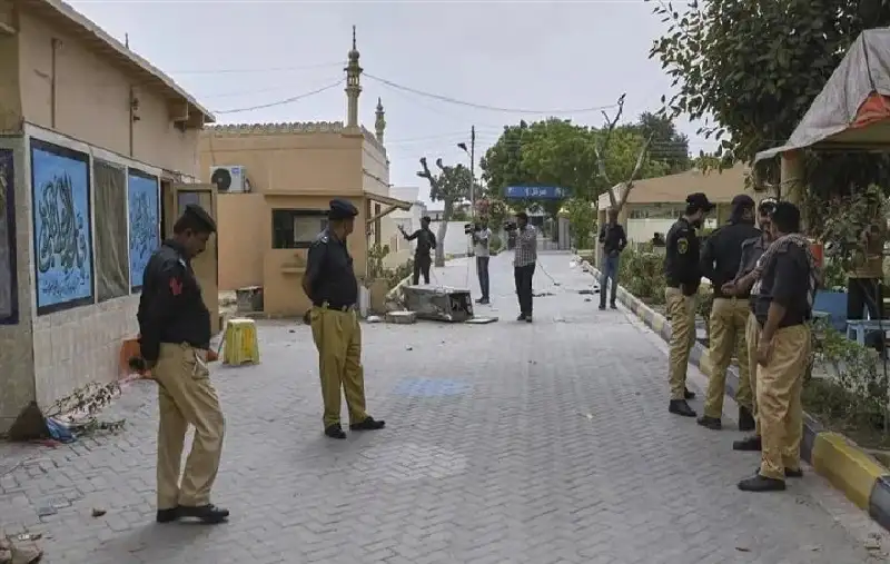 هزات أرضية تطلق سراح السجناء.. فرار