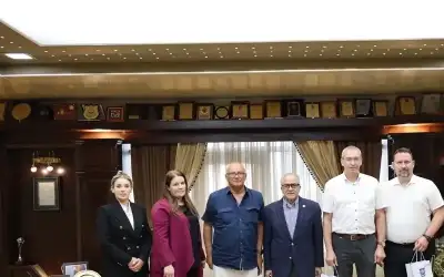 عمان الأهلية تستقبل وفدا من جامعتي