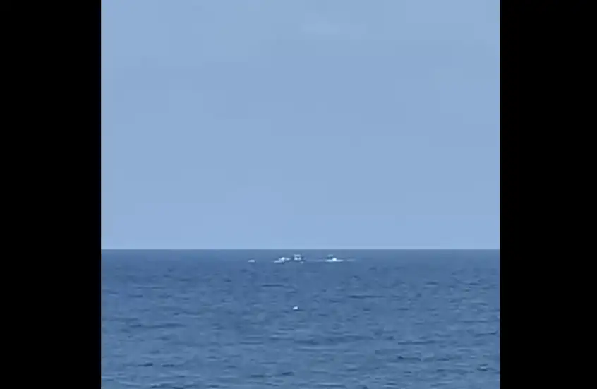 4 زوارق إسرائيلية تختطف صيادا مقابل