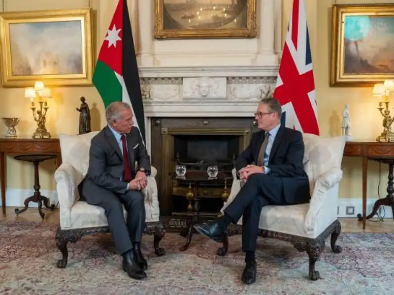 الملك لستارمر: ضرورة التنسيق على المستويين