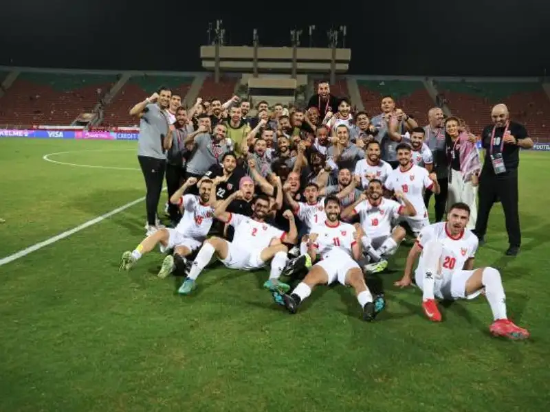 الملك يهنئ الأردنيين بتأهل المنتخب الوطني