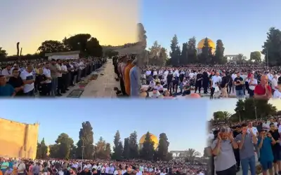 عشرات الآلاف يؤدون صلاة عيد الأضحى