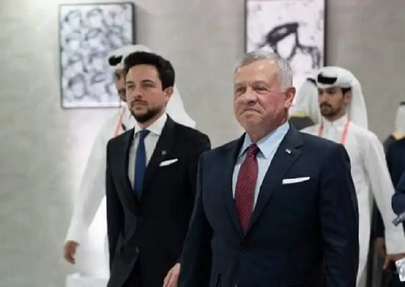 الملك وولي العهد يتلقيان برقيات تهنئة