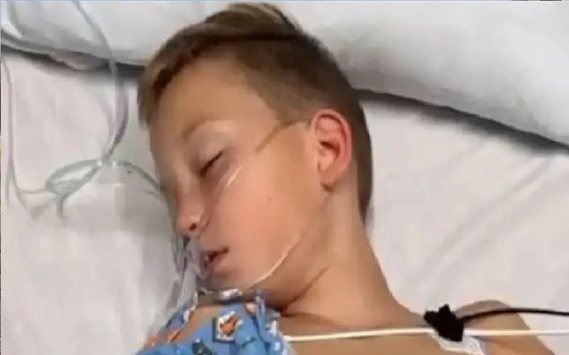 بعد دخول طفل في غيبوبة.. طبيب