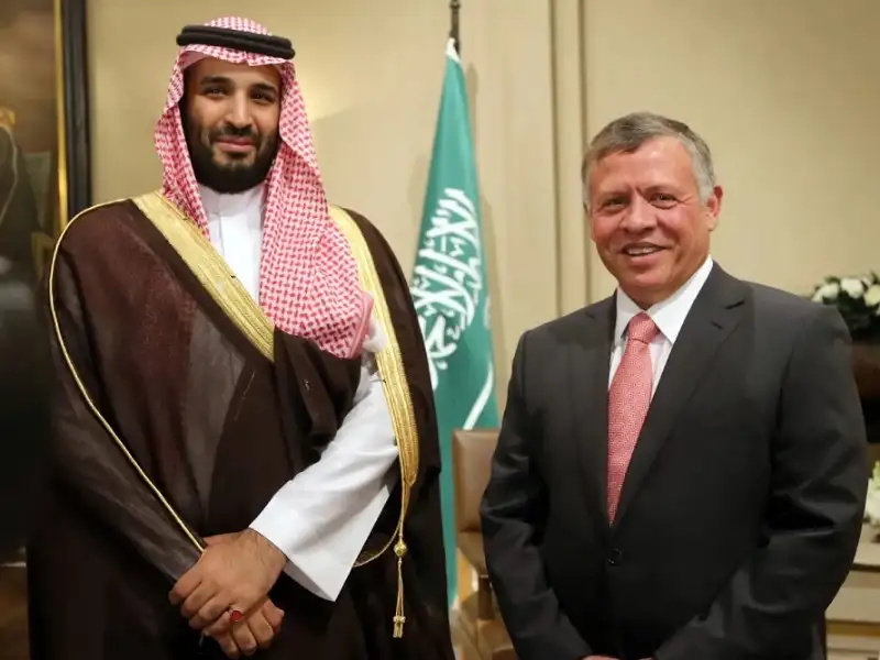 الملك يتبادل التهاني هاتفيا مع الأمير