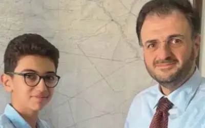 وزير يشغل السوريين.. نصب طفلا كمتحدث