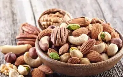 دراسة: المكسرات والأسماك تخففان أعراض القولون