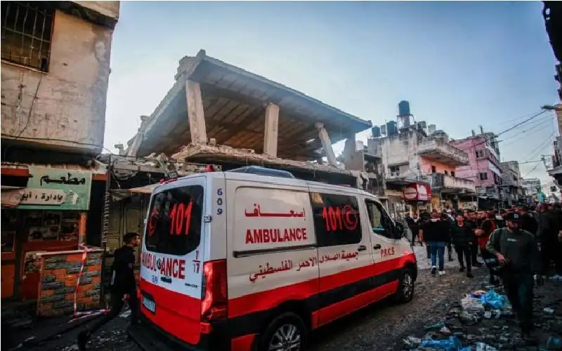 جيش الكيان الذي يقاتل المرضى والاطباء..