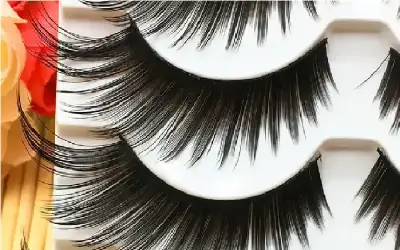 طبيب يحذر.. الرموش الصناعية قد تؤدي