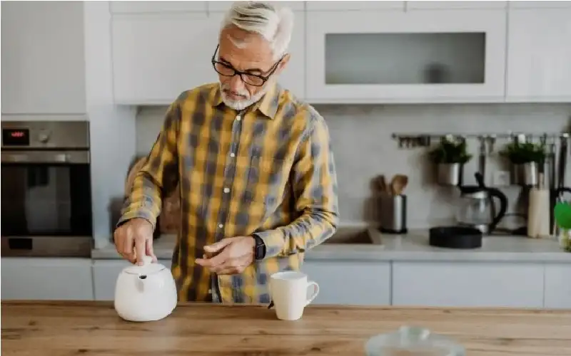 كوب الشاي ورسم الساعة قد يكشفان