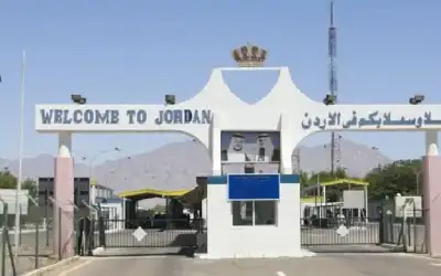 ازدحام في جسر الملك الحسين يؤخر