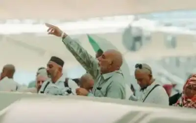 متعجلو الحجاج يرمون الجمرات ويتوجهون لطواف