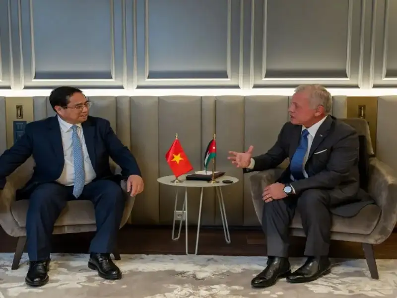 الملك يلتقي رئيس الوزراء الفيتنامي في