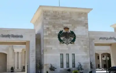 التحقيق مع 3 أشخاص ألحقوا أضرارا