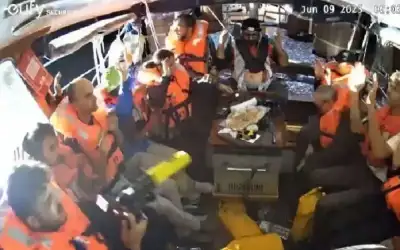 إسرائيل تنقل نشطاء السفينة مادلين إلى