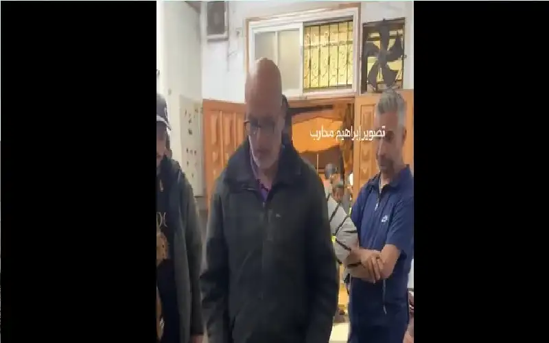 خليني أغسل وأرد عليه