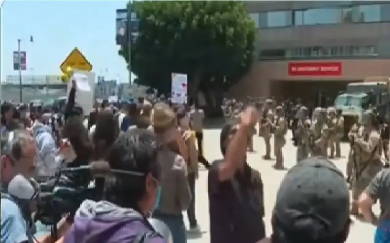 ماذا تفعل الله اكبر في لوس