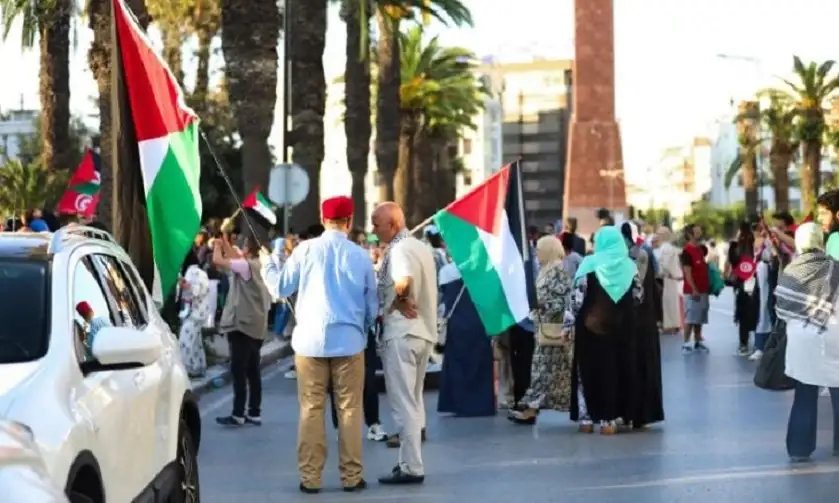 قافلة الصمود الجزائرية تلتحم بنظيرتها التونسية وتدخل الأراضي الليبية
