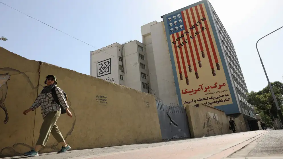 
إيران تهدد بضرب القواعد الأميركية في المنطقة إذا اندلع صراع عسكري
