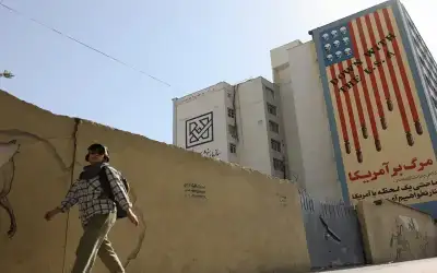 إيران تهدد بضرب القواعد الأميركية في
