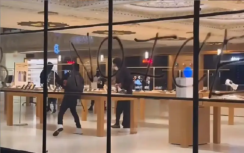احتجاجات لوس أنجليس.. اقتحام ونهب متجر