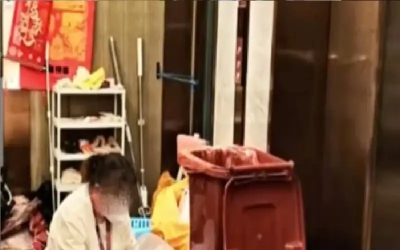 امرأة تخزن القاذورات في قصرها الفاخر