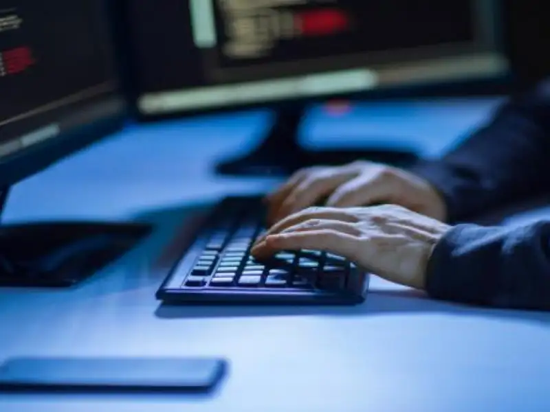 القبض على طبيب انشأ صفحة وهمية