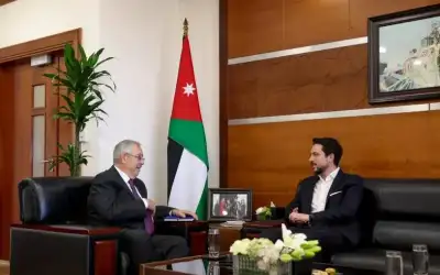 ولي العهد يؤكد أهمية تعزيز الاستثمار